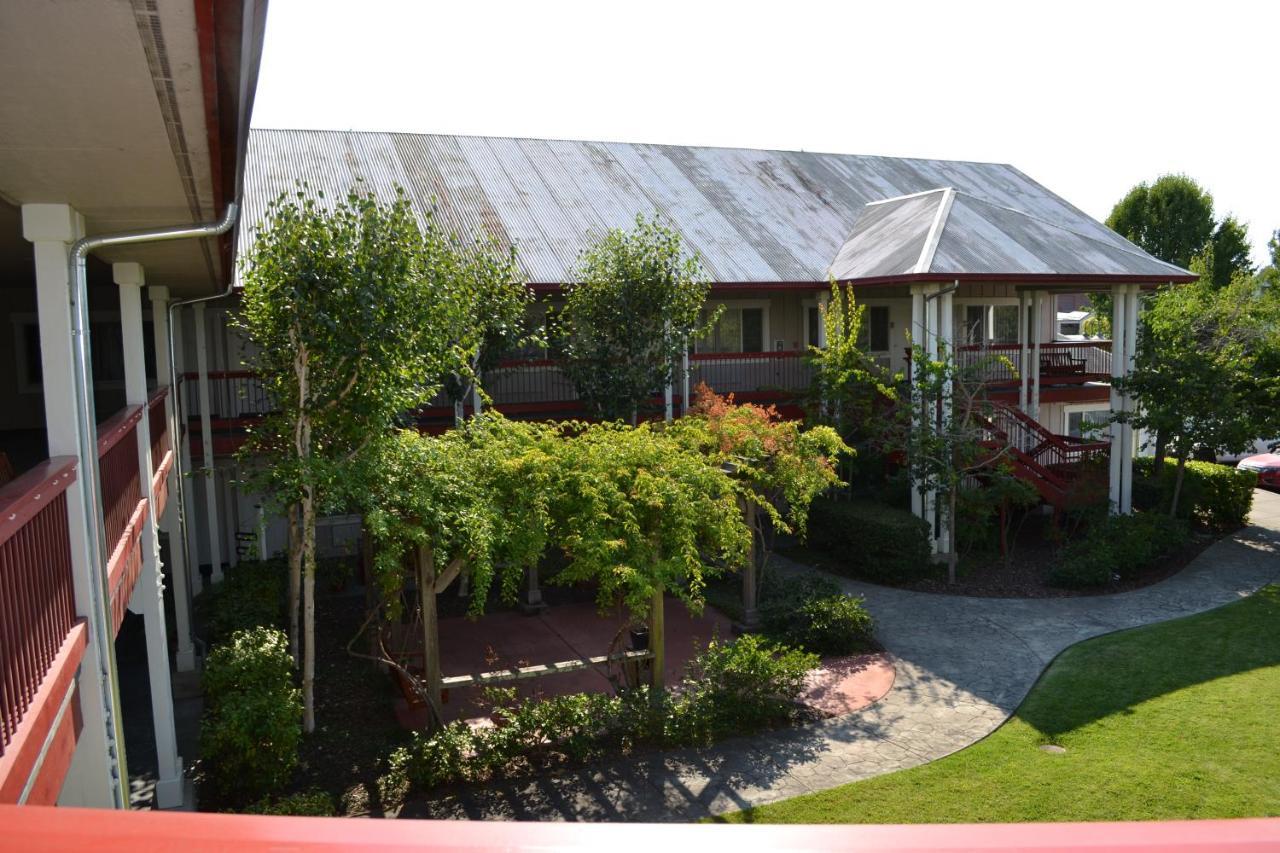 Sebastopol Inn Exteriér fotografie